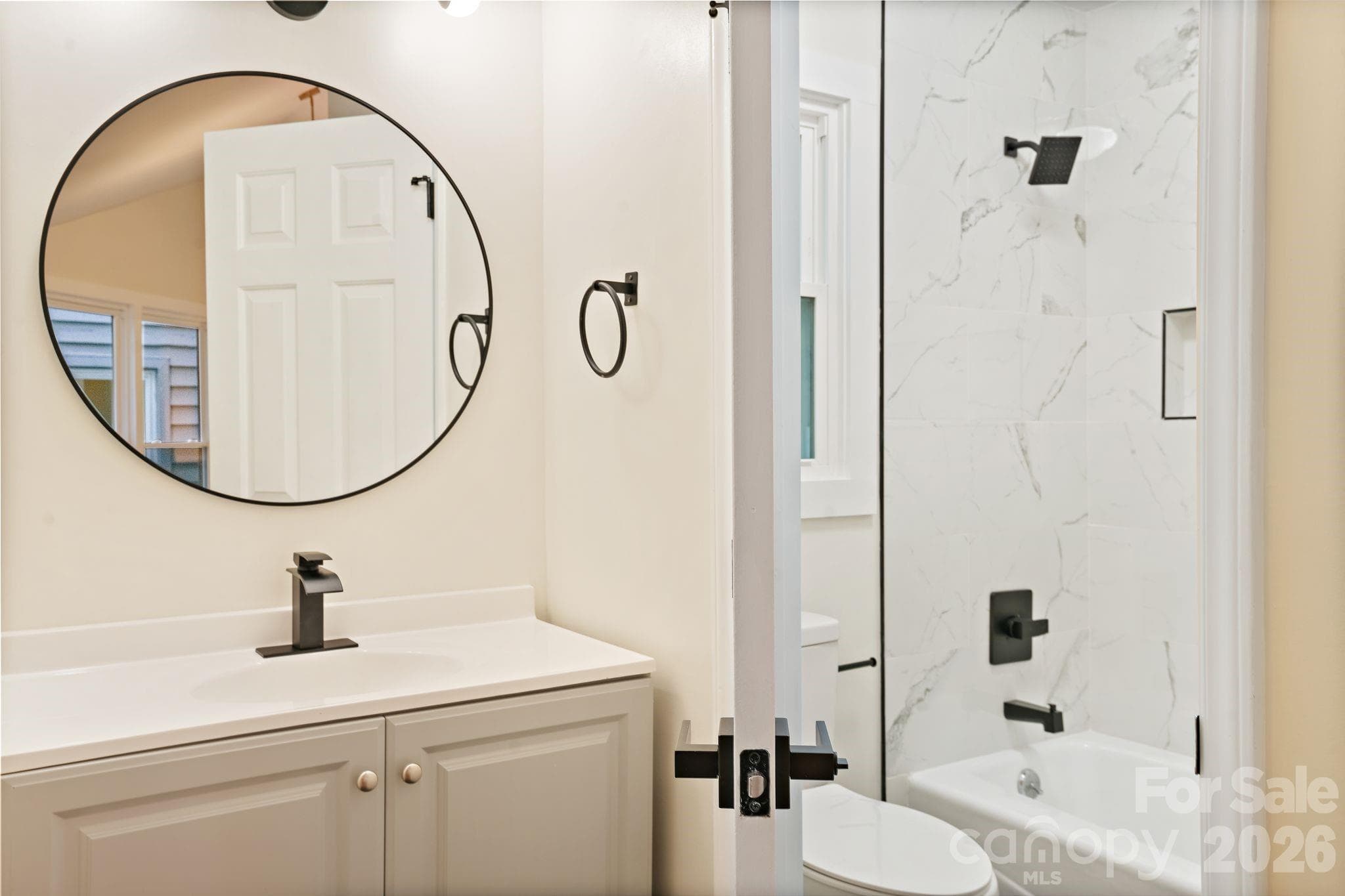 En Suite Bathroom Upstairs - 6301 Saddlebrook Court, Charlotte