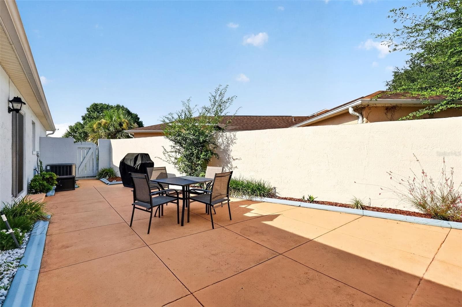 Expansive 20'x56' Side Courtyard with ROOM FOR A POOL! - 1717 FRANCISCO ST, THE VILLAGES