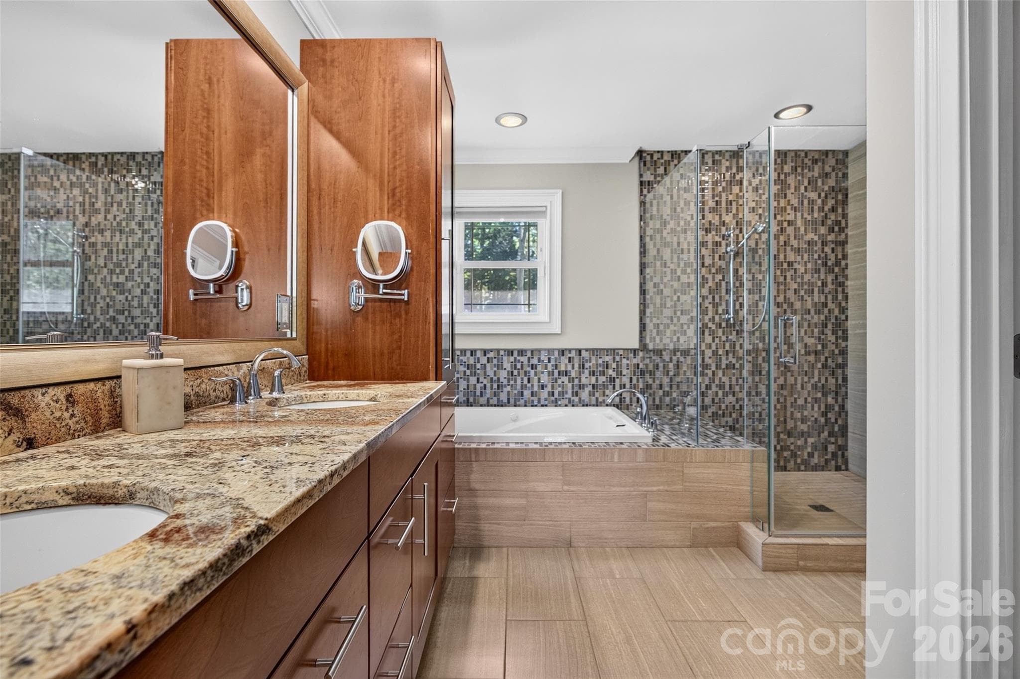 Primary Ensuite Main Level - 7144 Lynbrook Creek Road, Denver