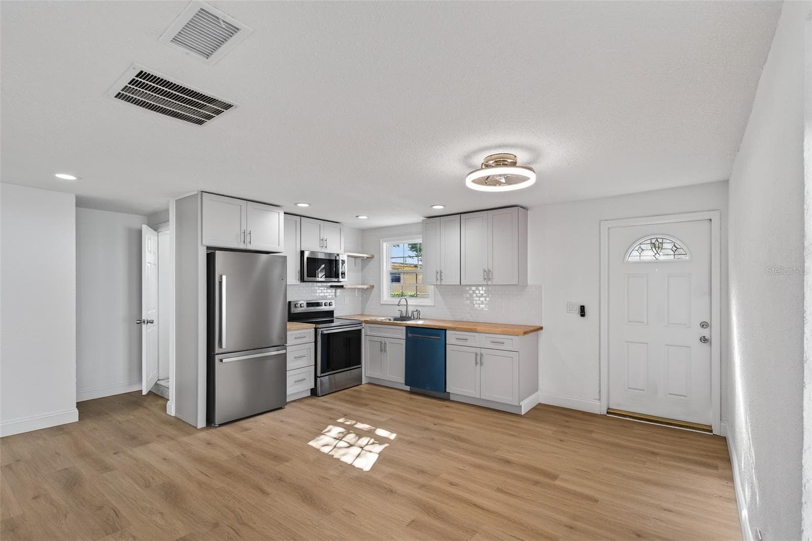 Single Family Residence at 4545 12TH AVE S, ST PETERSBURG, photo 5 of 37