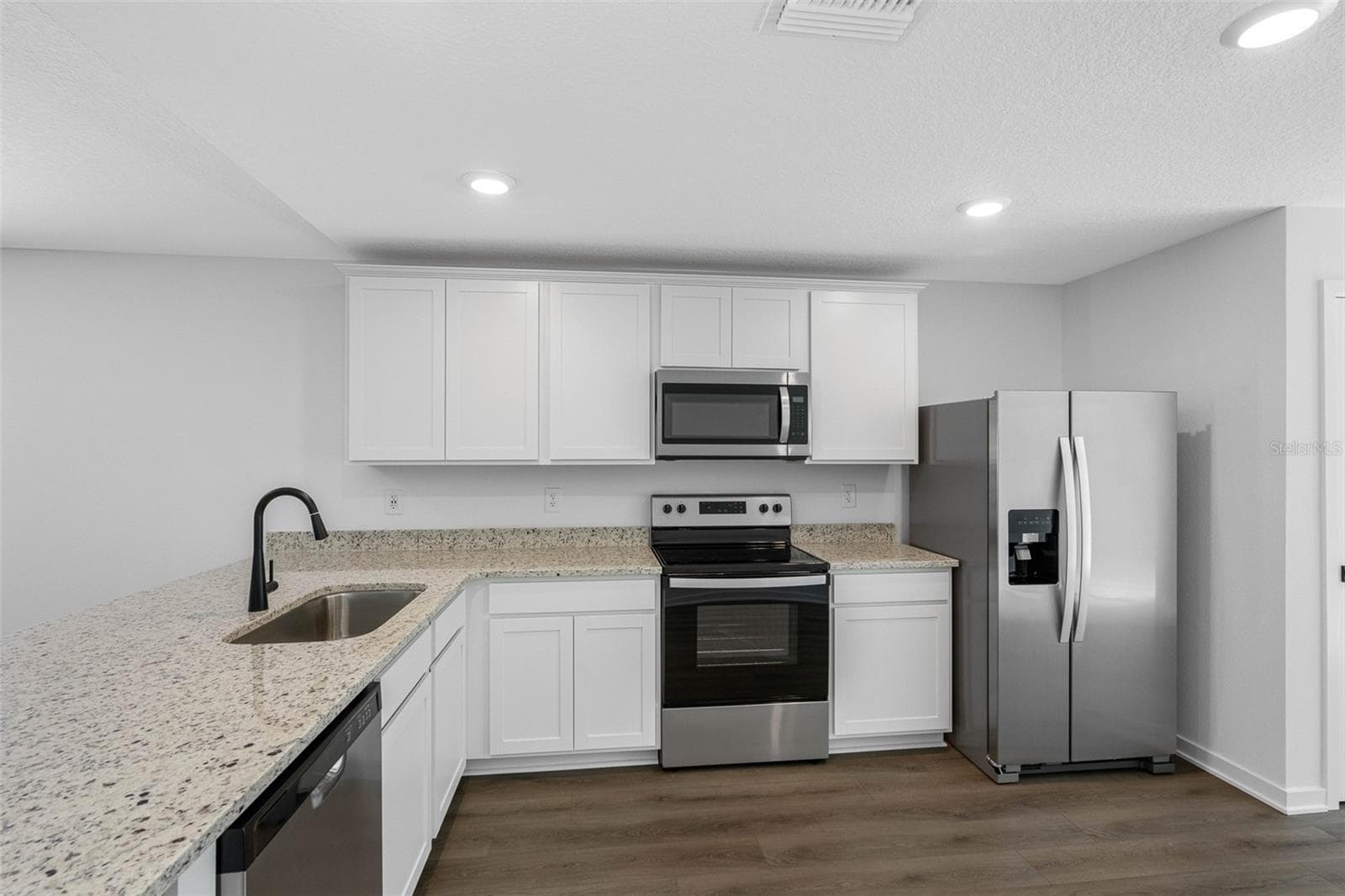 Single Family Residence at 7172 CANOPY LN, LAKELAND, photo 3 of 10