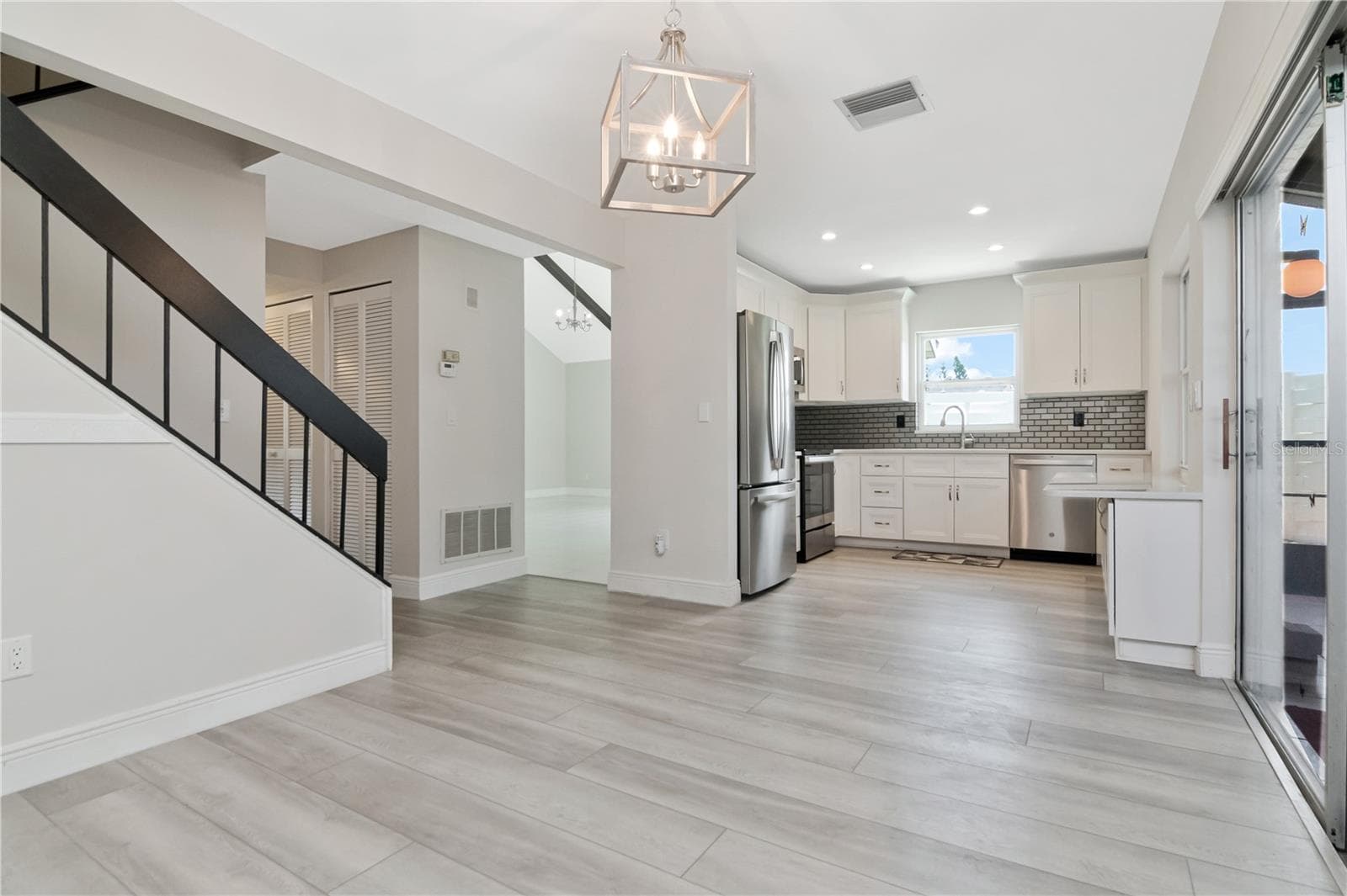 Townhouse at 2655 BARKSDALE CT, CLEARWATER, photo 8 of 37