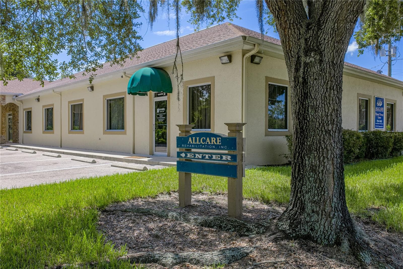 Office at 1214 W REYNOLDS ST #1, PLANT CITY, photo 3 of 57