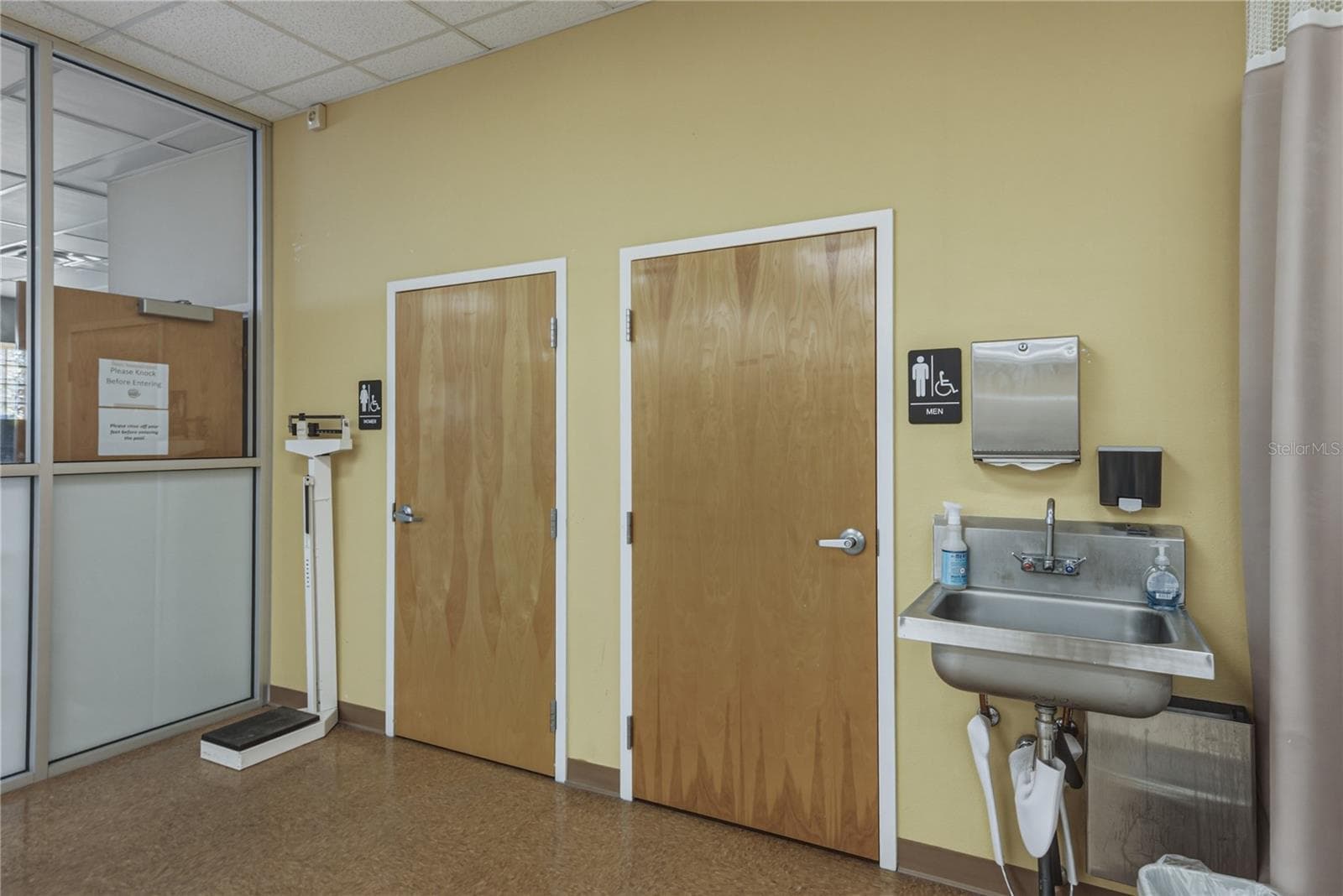 Office at 1214 W REYNOLDS ST #1, PLANT CITY, photo 18 of 57