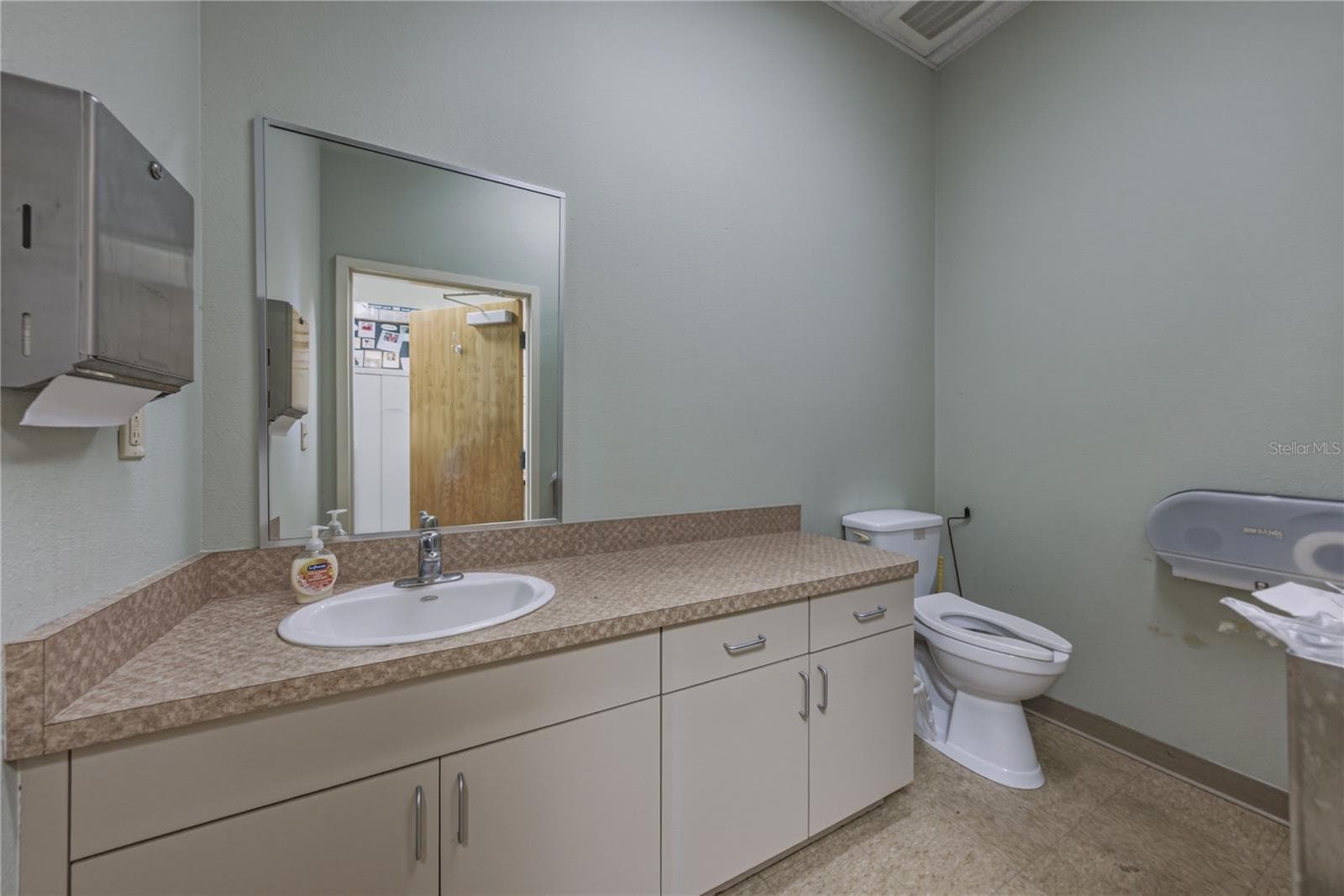 Office at 1214 W REYNOLDS ST #1, PLANT CITY, photo 20 of 57