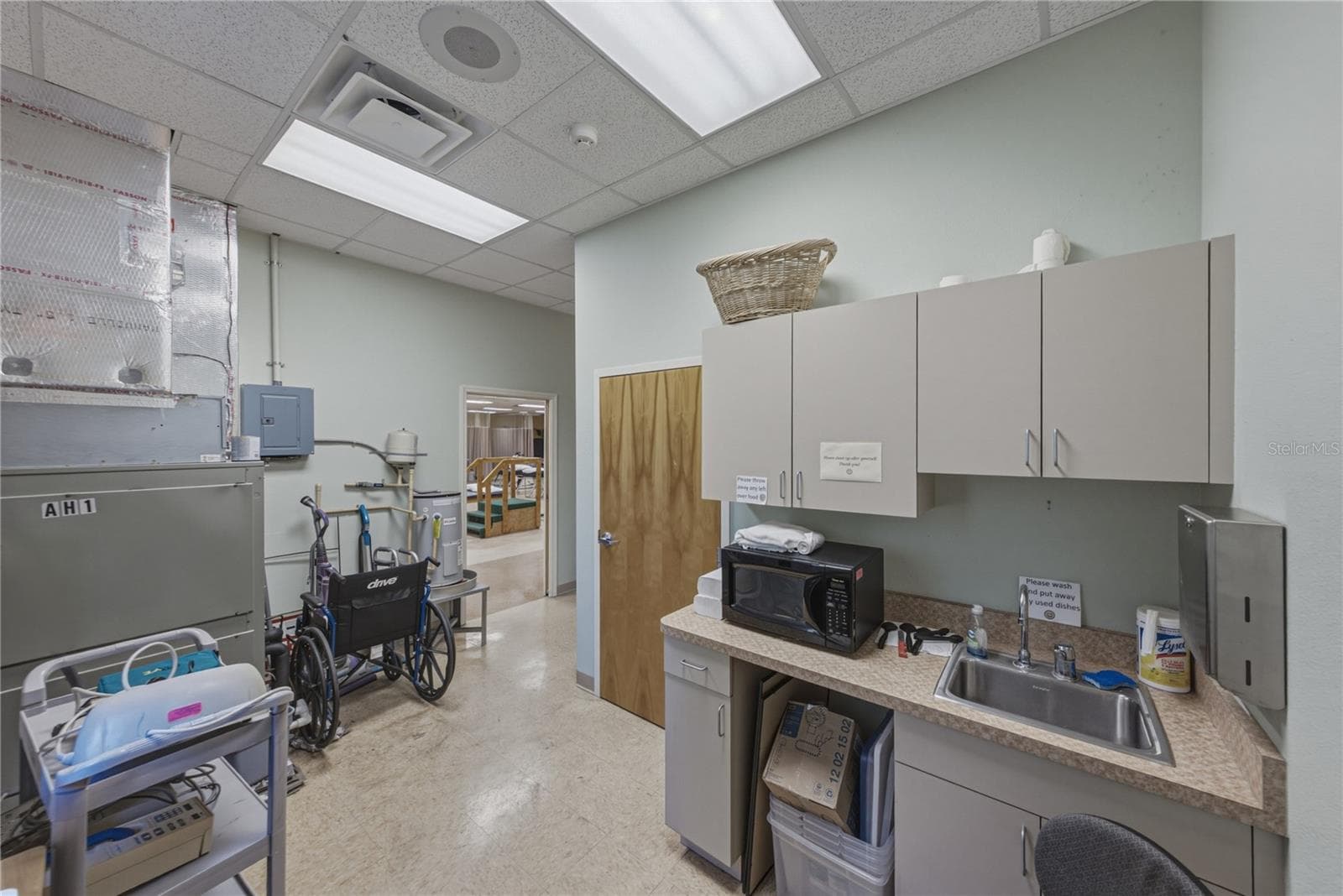 Office at 1214 W REYNOLDS ST #1, PLANT CITY, photo 23 of 57