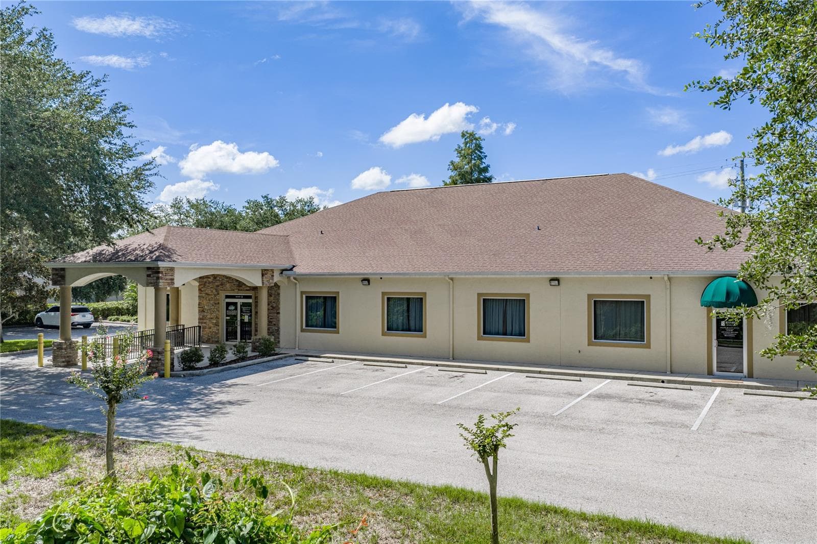 Office at 1214 W REYNOLDS ST #1, PLANT CITY, photo 54 of 57