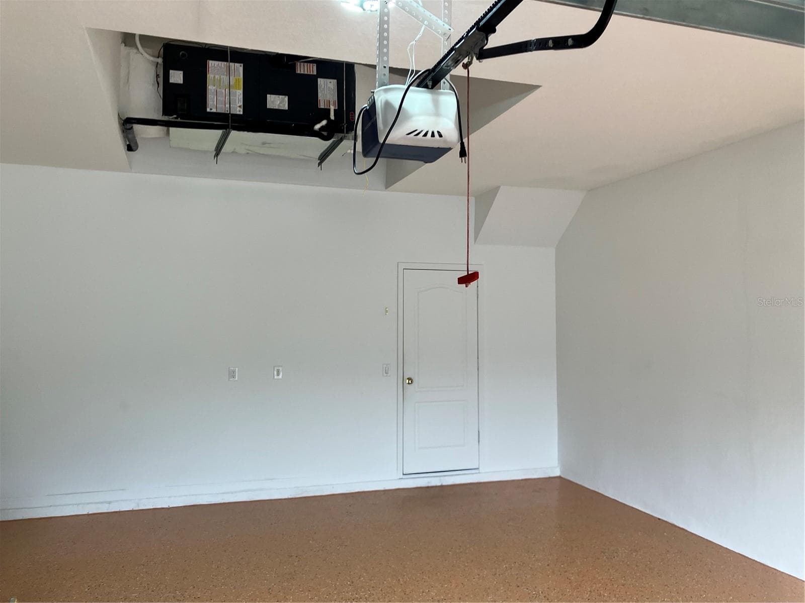 Garage - 15041 PRINCEWOOD LN, LAND O LAKES