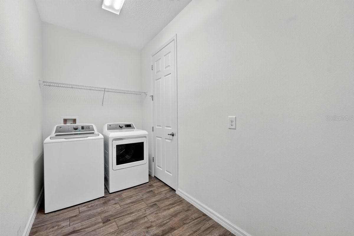 Single Family Residence at 3833 LOON LN, SANFORD, photo 26 of 33