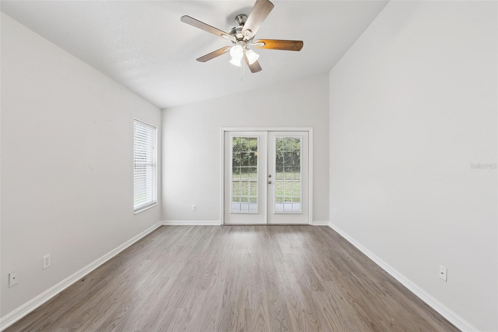Single Family Residence at 5483 GLEN OAK PL, SANFORD, photo 9 of 29