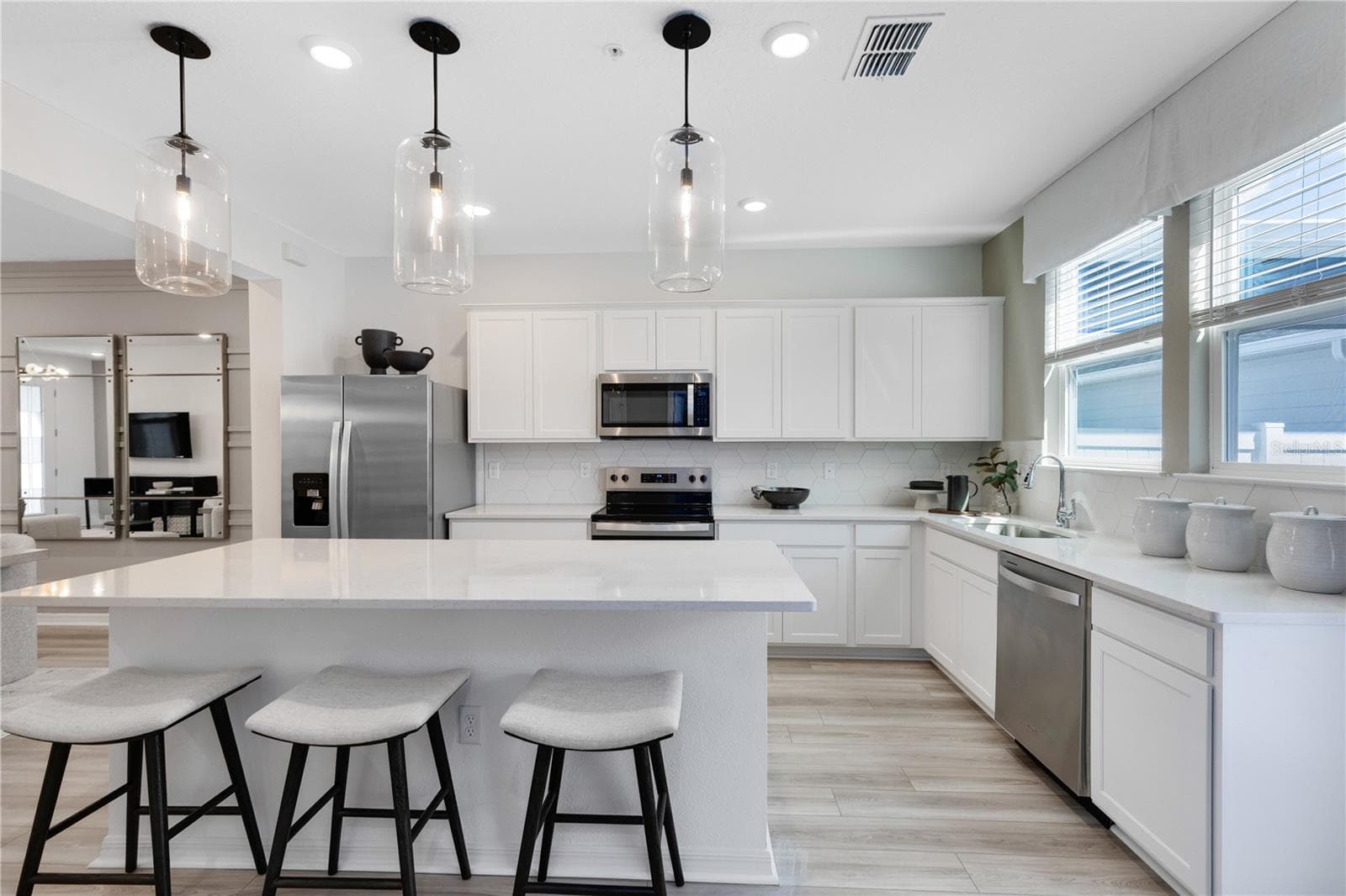 Model Home Design Only. Pictures and furnishings are for illustrative purposes only. Elevations, colors and options may vary. Furniture is for model home staging only. - 4580 ORCHARD VIEW ALLEY, CLERMONT