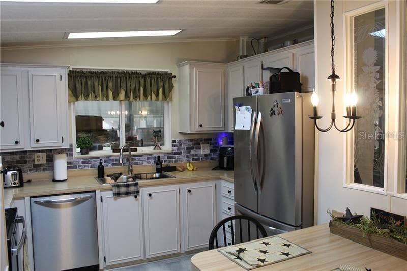 Manufactured Home at 6369 ELMWOOD AVE, LAKE WALES, photo 2 of 14