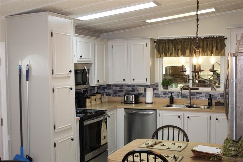 Manufactured Home at 6369 ELMWOOD AVE, LAKE WALES, photo 3 of 14