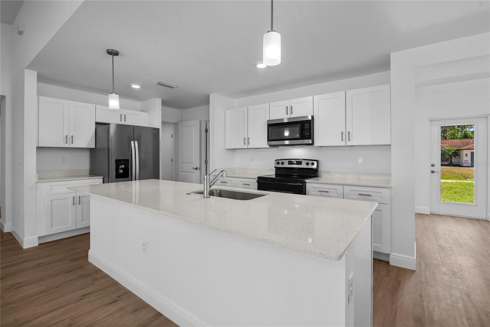 Single Family Residence at 23377 AVACADO AVE, PORT CHARLOTTE, photo 2 of 11