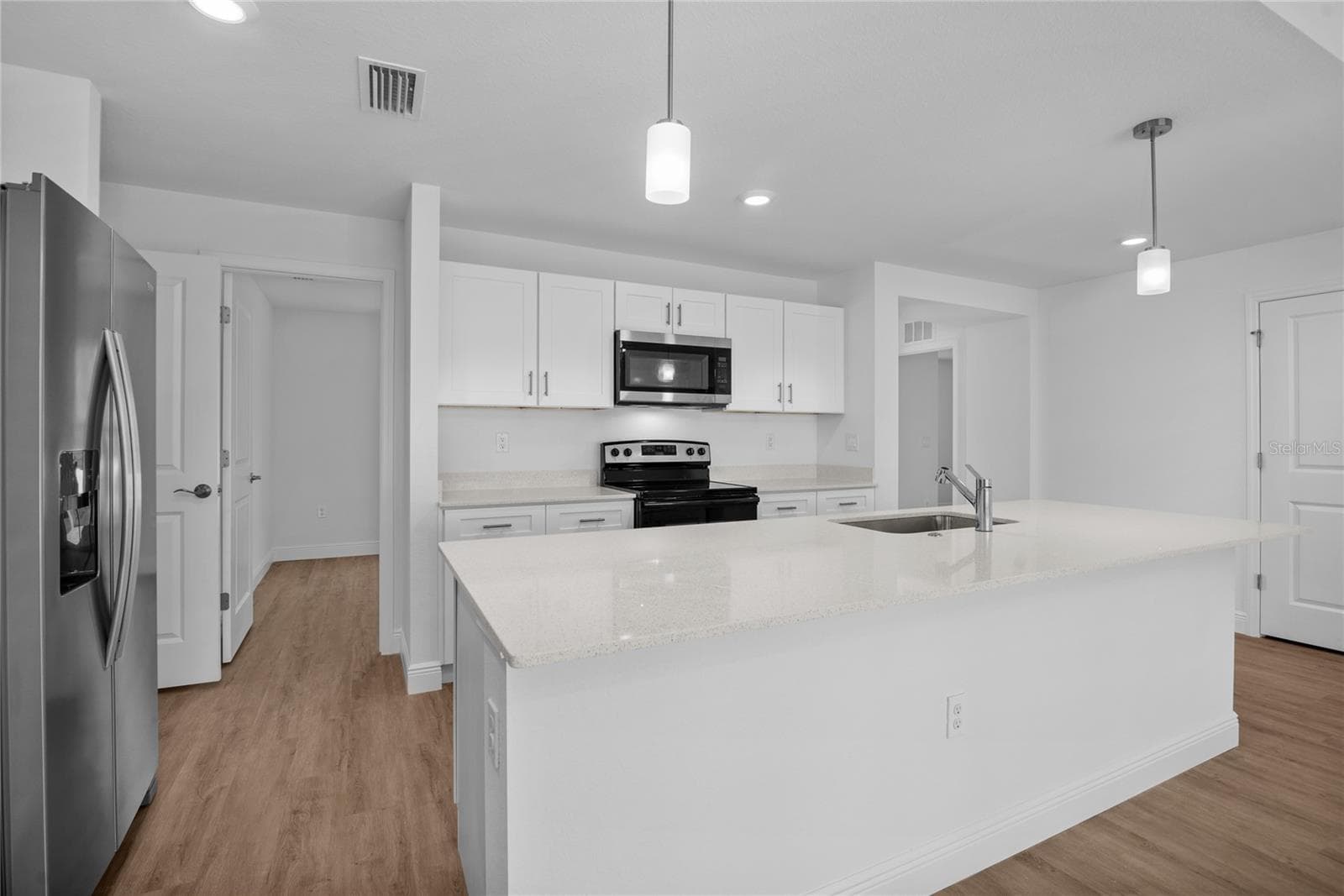 Single Family Residence at 23377 AVACADO AVE, PORT CHARLOTTE, photo 3 of 11