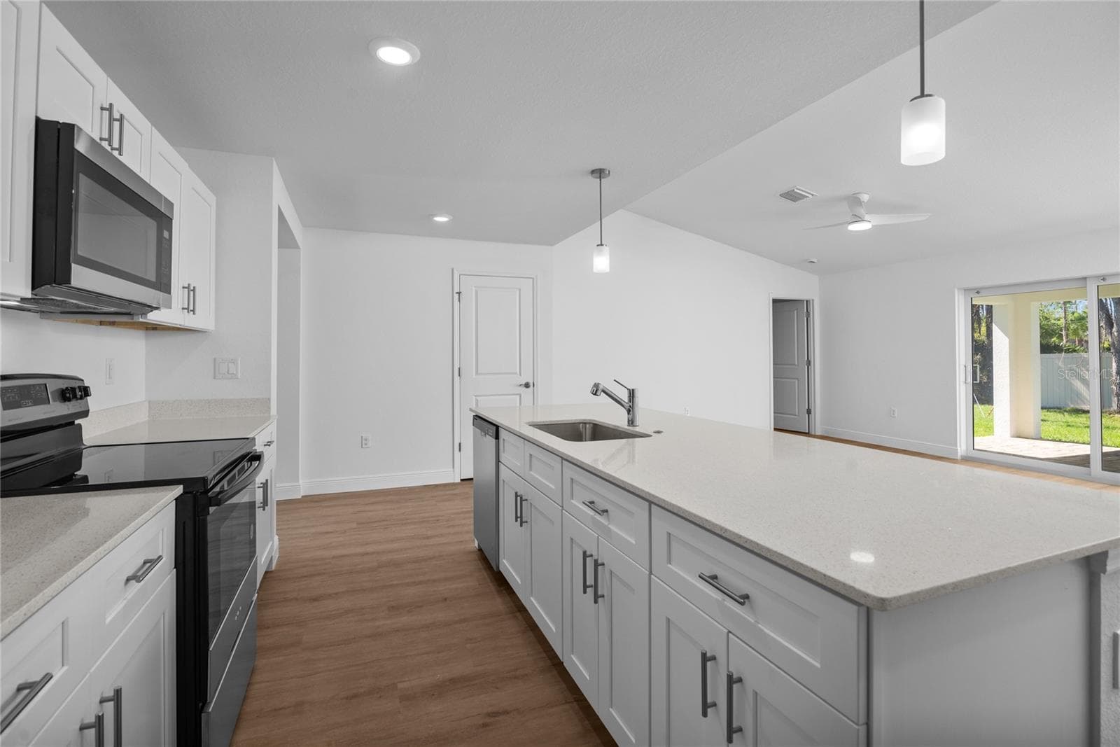 Single Family Residence at 23377 AVACADO AVE, PORT CHARLOTTE, photo 4 of 11