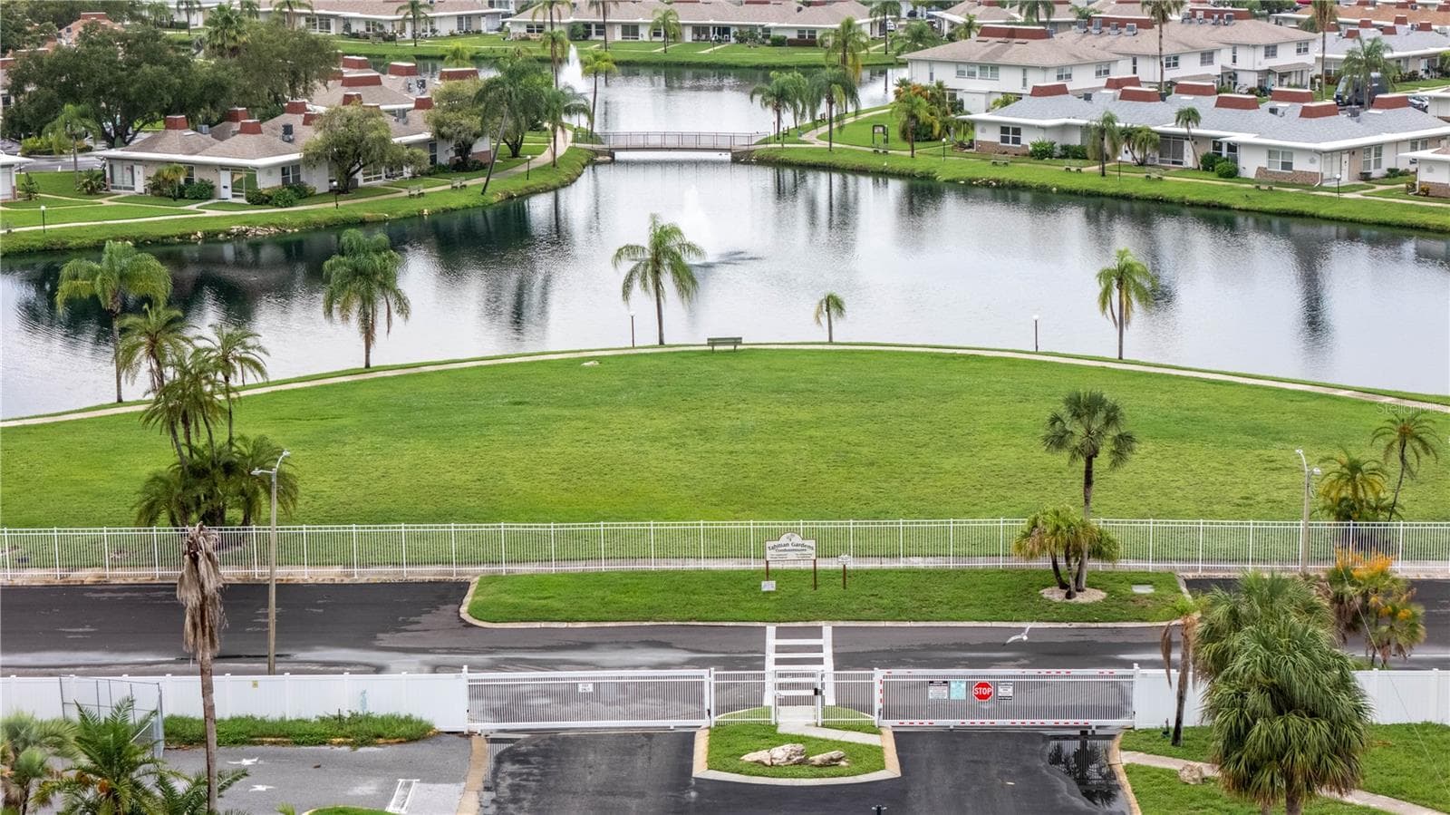 Condominium at 4318 TAHITIAN GARDENS CIR #F, HOLIDAY, photo 3 of 31