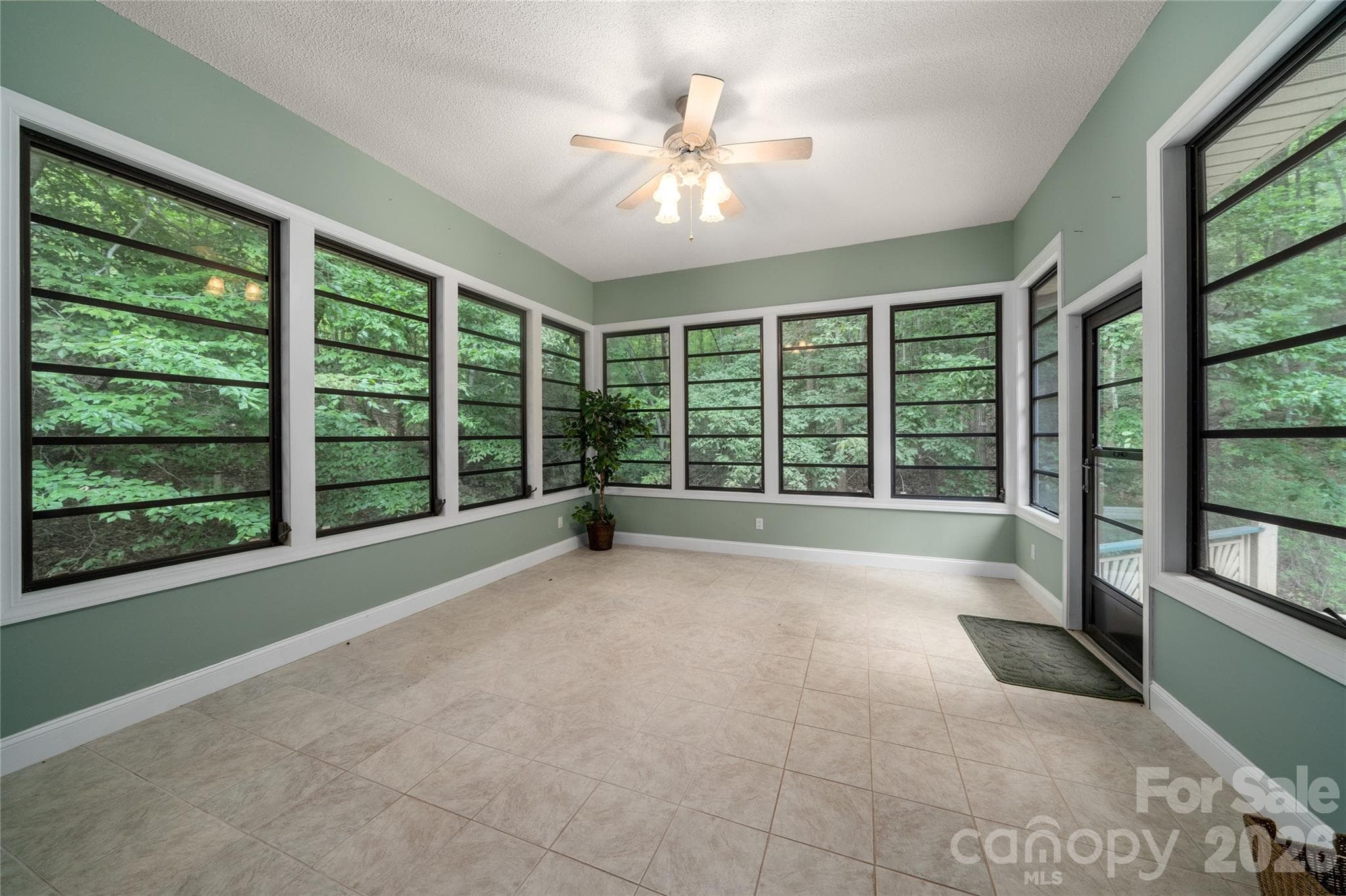 Sun room - 136 Rumbling Bald Road, Lake Lure