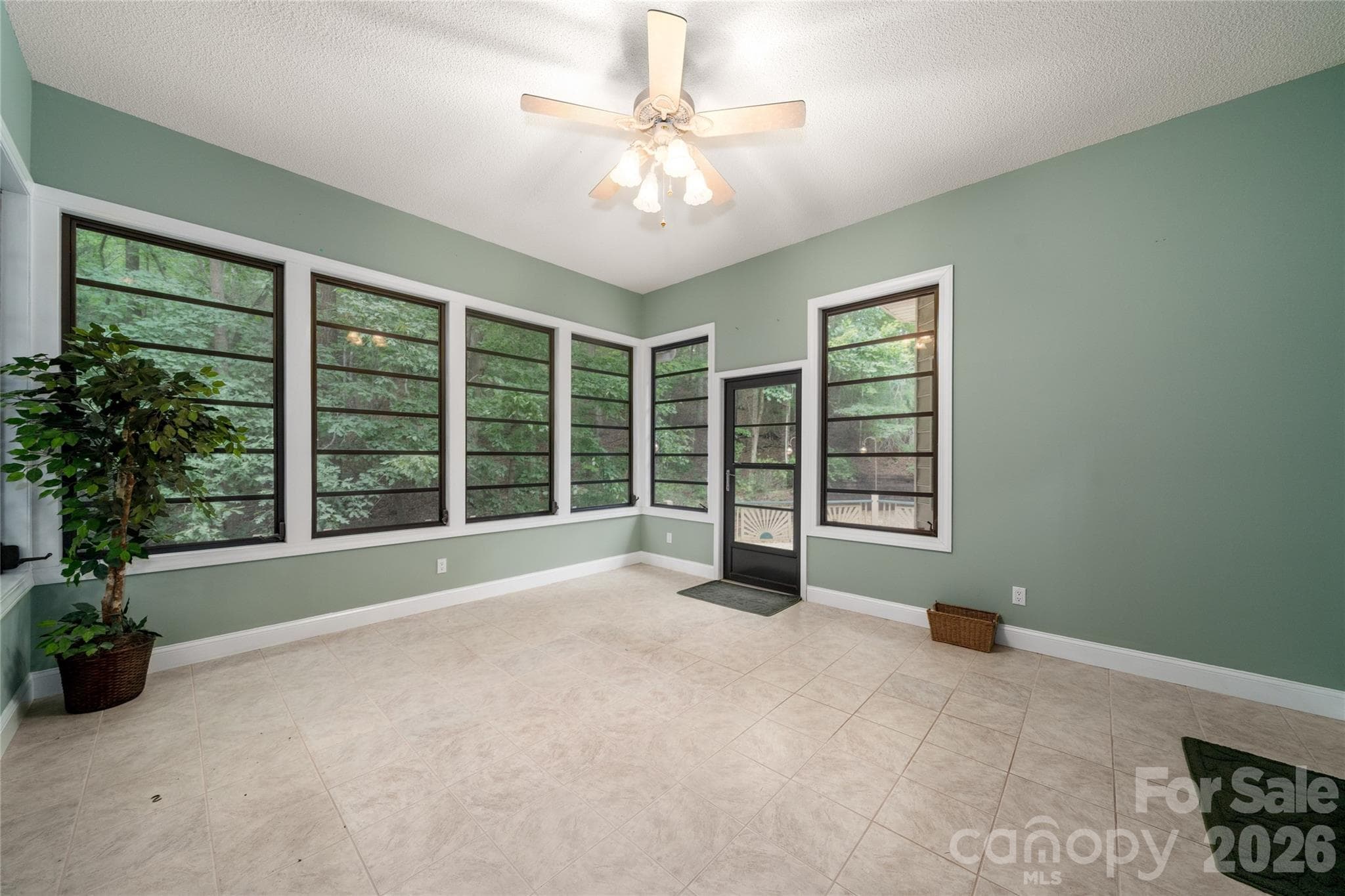 Sunroom - 136 Rumbling Bald Road, Lake Lure