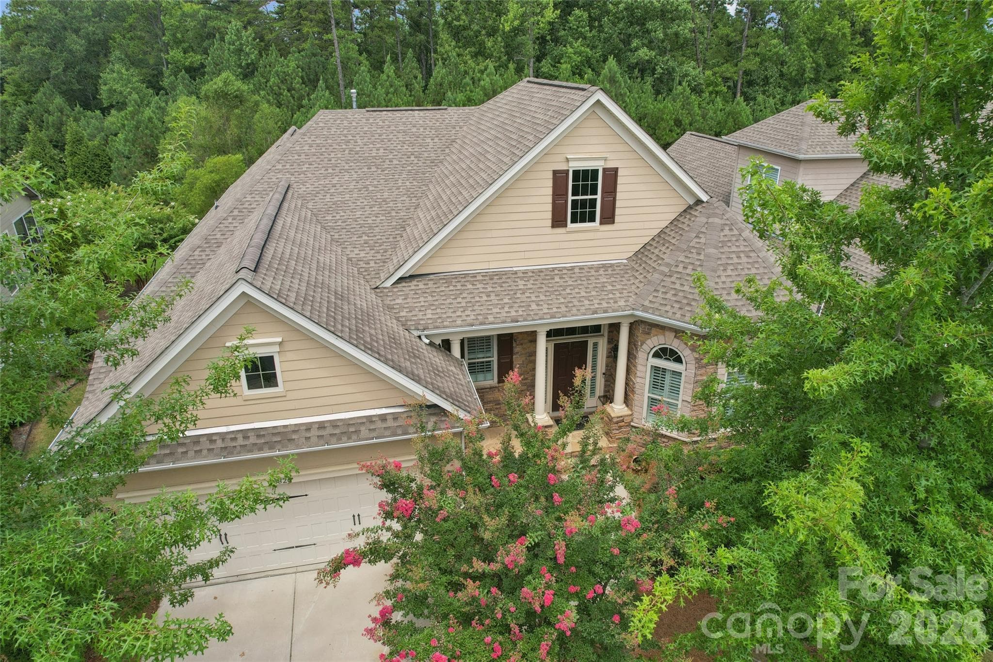 Single Family Residence at 16826 Coves Edge Lane, Charlotte, photo 2 of 40