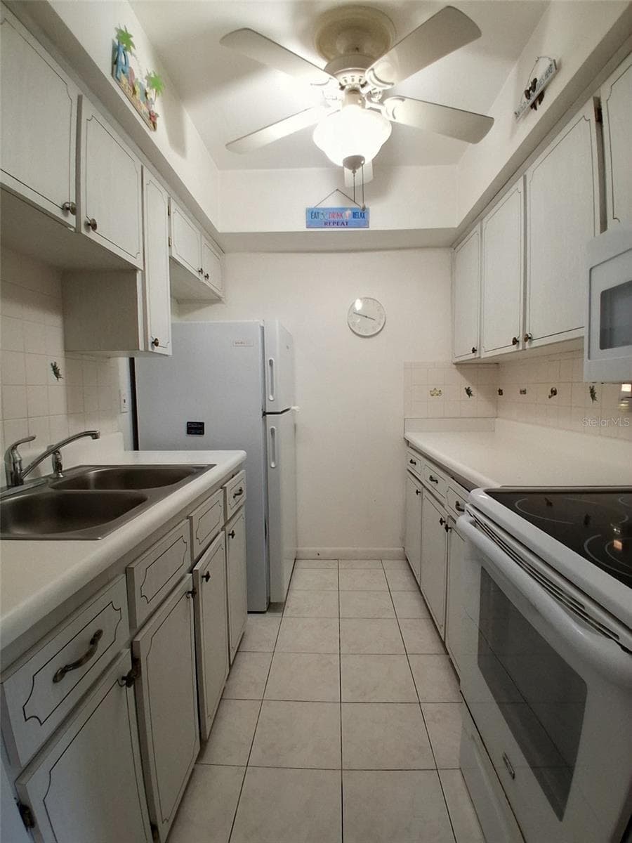Condominium at 4744 AZALEA DR #204, NEW PORT RICHEY, photo 9 of 30