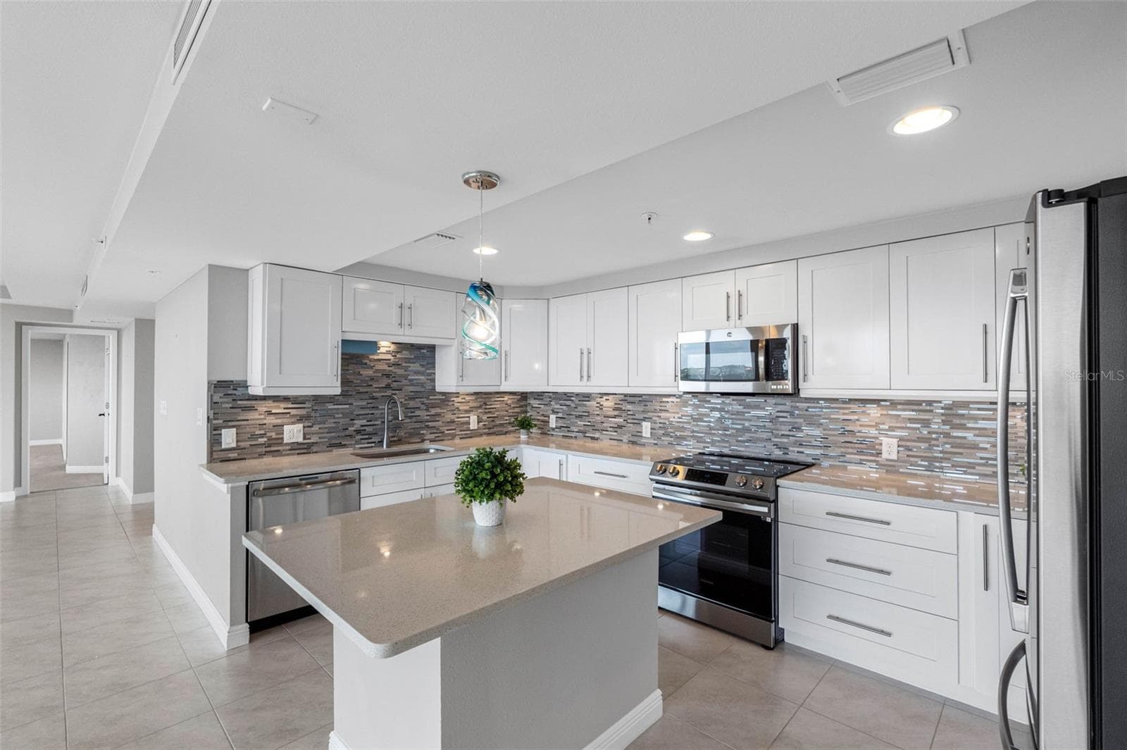 Kitchen with Island - 223 ISLAND WAY #7F, CLEARWATER BEACH