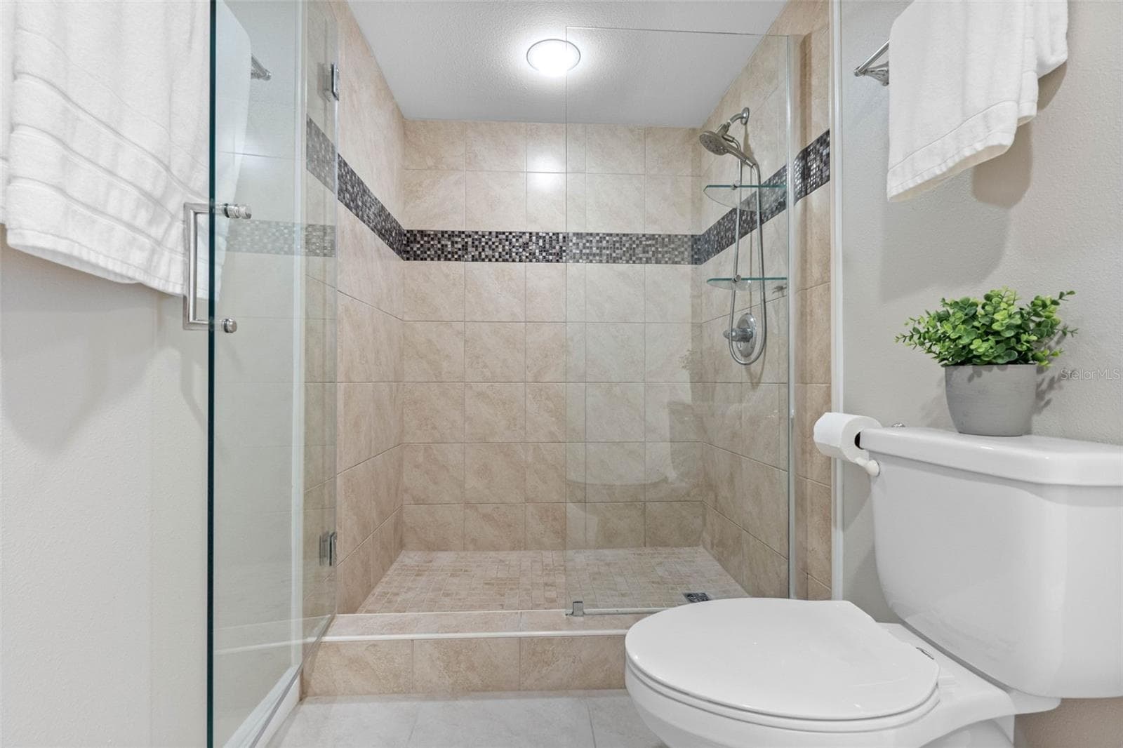 Private Commode/Shower Room Primary Ensuite Bath - 223 ISLAND WAY #7F, CLEARWATER BEACH
