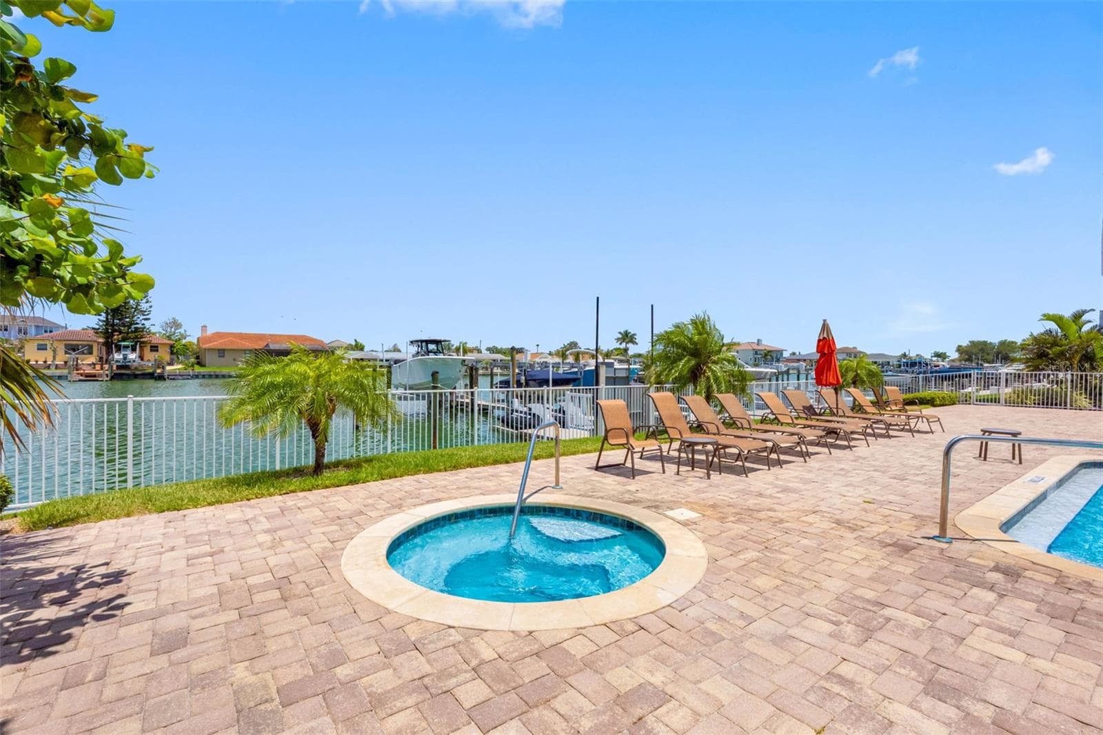 Hot Tub on the waterfront - 223 ISLAND WAY #7F, CLEARWATER BEACH
