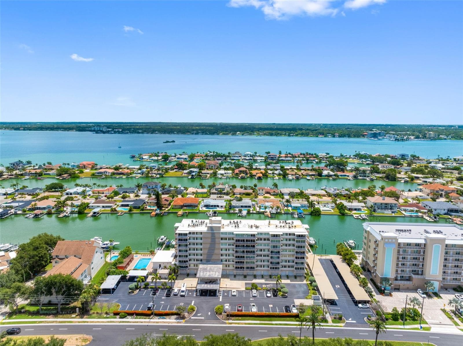 Property is .93 Acres plenty of guest parking - 223 ISLAND WAY #7F, CLEARWATER BEACH