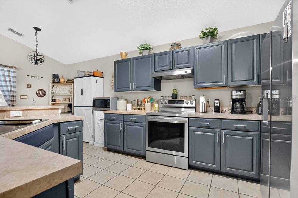 Single Family Residence at 4806 CUMBRIAN LAKES DR, KISSIMMEE, photo 11 of 37
