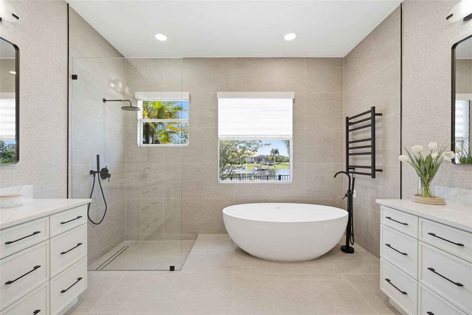 Free standing tub with stunning views - 11007 BIG BASS PL, BRADENTON
