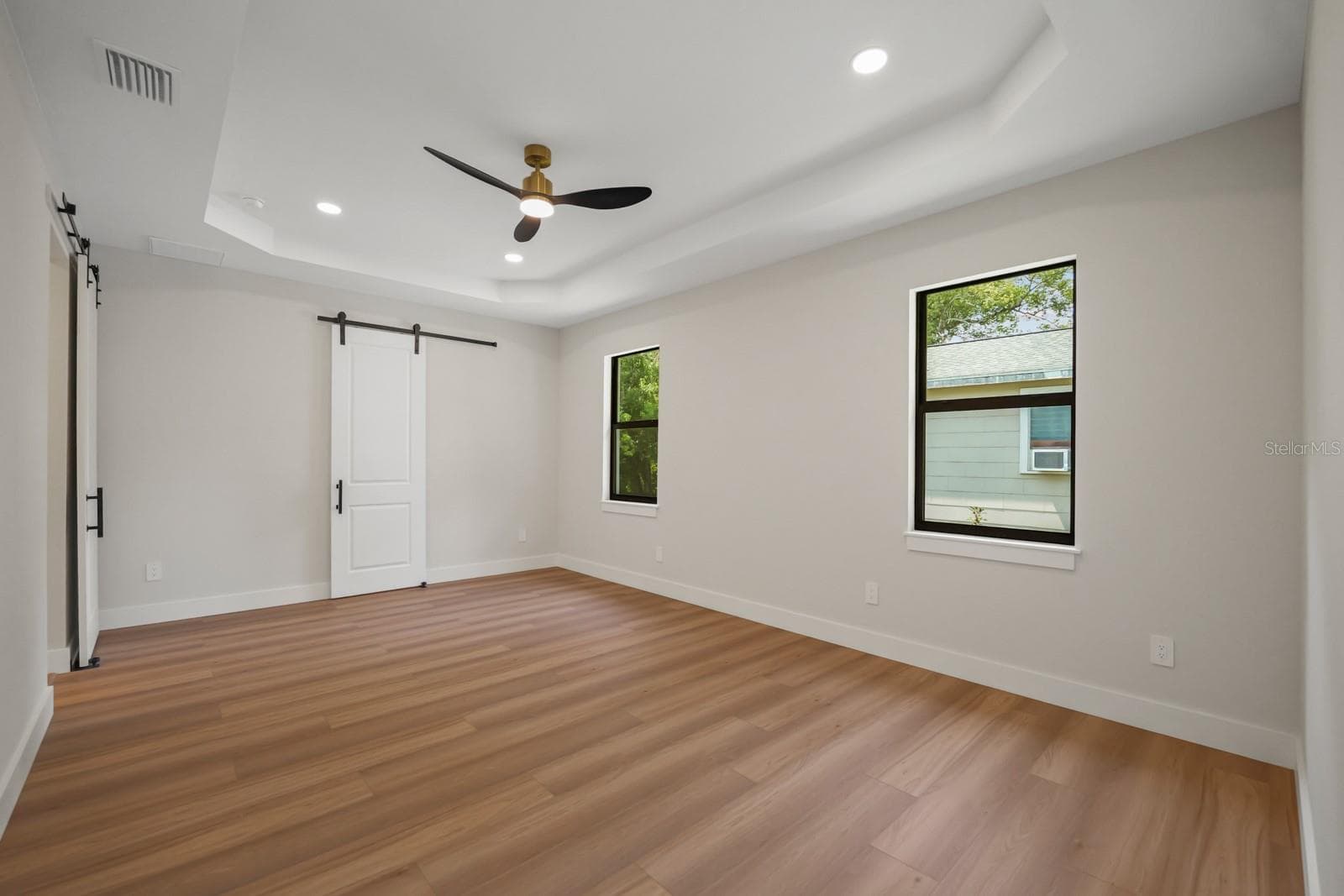 Single Family Residence at 64 HIGHLAND ST, BROOKSVILLE, photo 12 of 28
