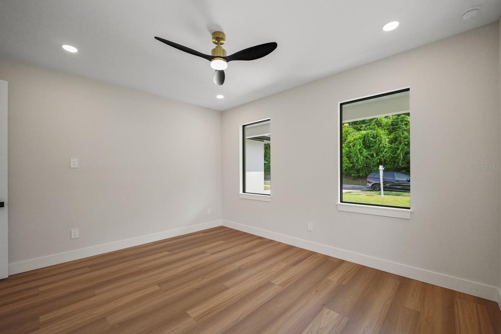Single Family Residence at 64 HIGHLAND ST, BROOKSVILLE, photo 18 of 28