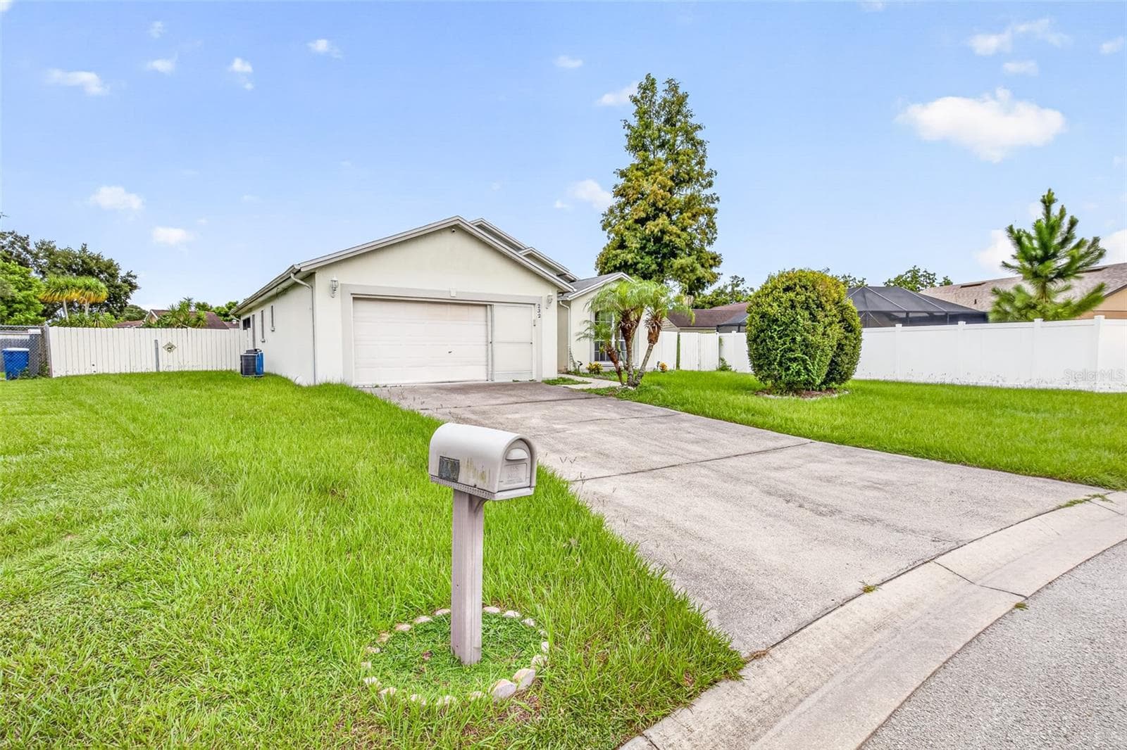Front Driveway - 232 KINGS POND AVE, WINTER HAVEN