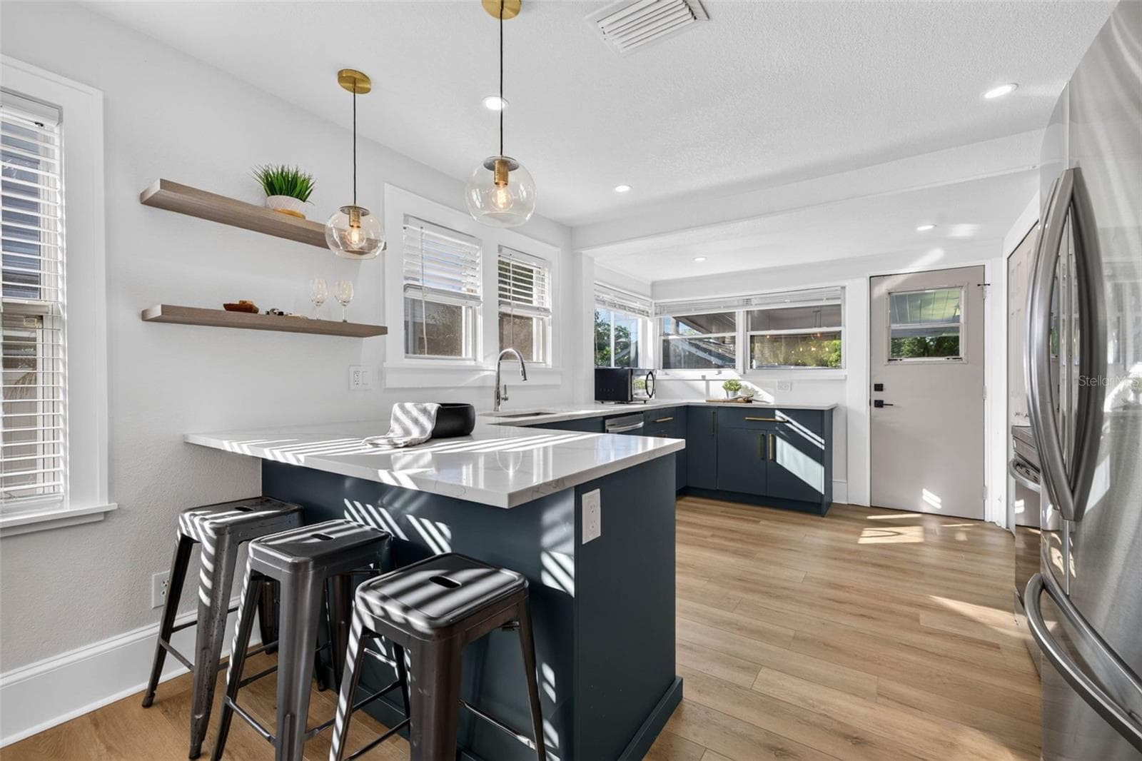 Single Family Residence at 4624 IRIS ST N, ST PETERSBURG, photo 11 of 37