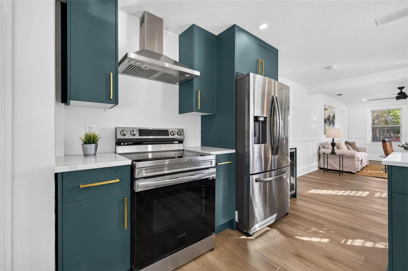 Single Family Residence at 4624 IRIS ST N, ST PETERSBURG, photo 15 of 37
