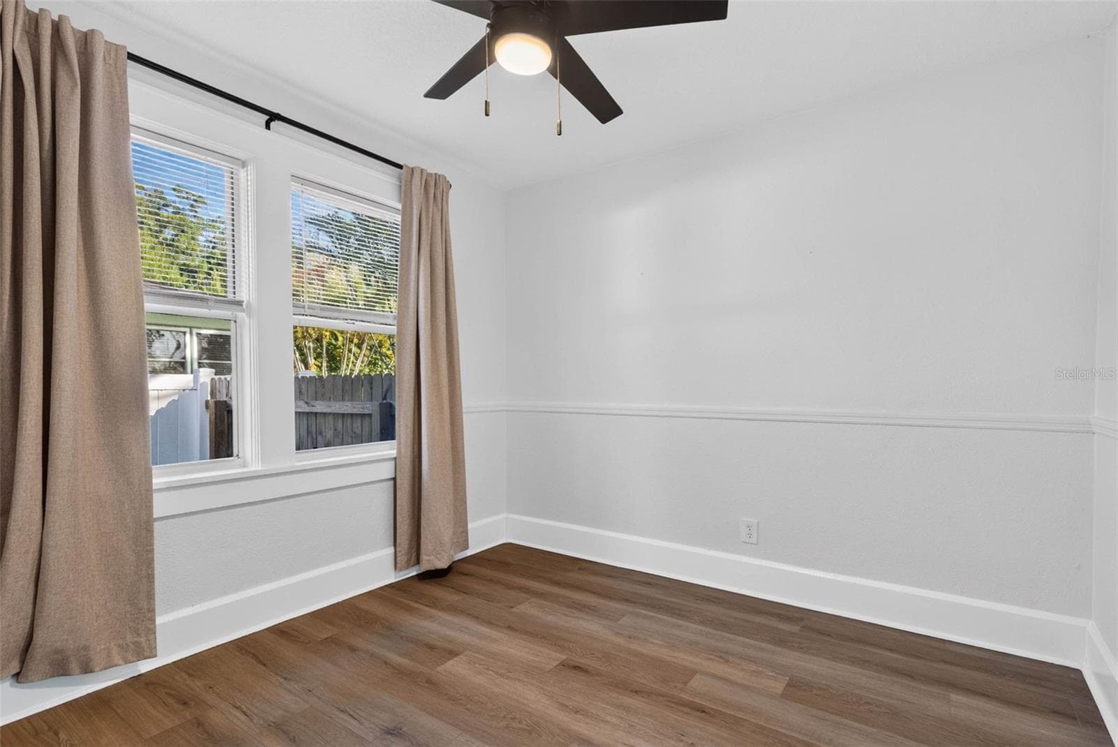 Single Family Residence at 4624 IRIS ST N, ST PETERSBURG, photo 18 of 37