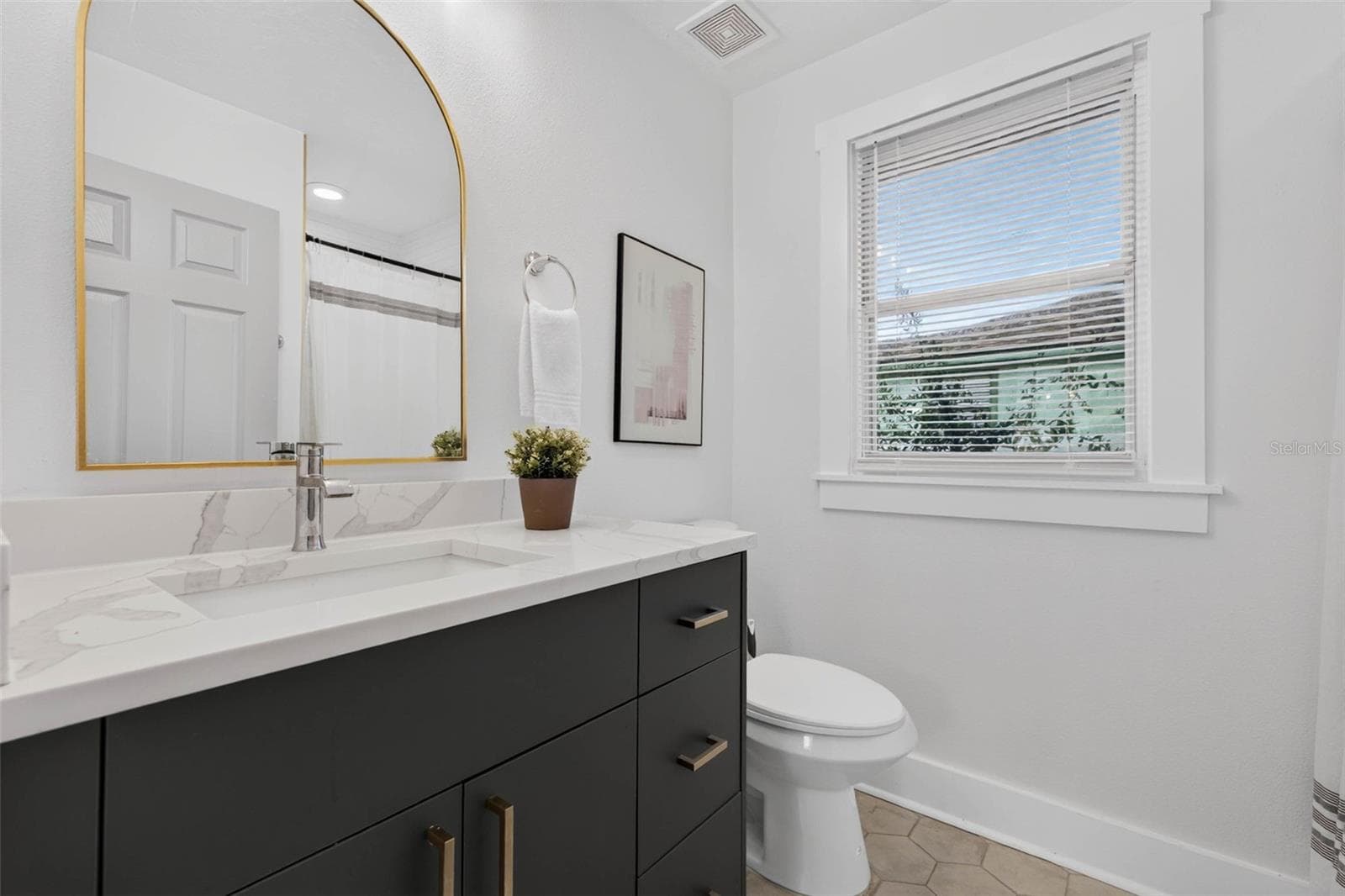 Single Family Residence at 4624 IRIS ST N, ST PETERSBURG, photo 19 of 37