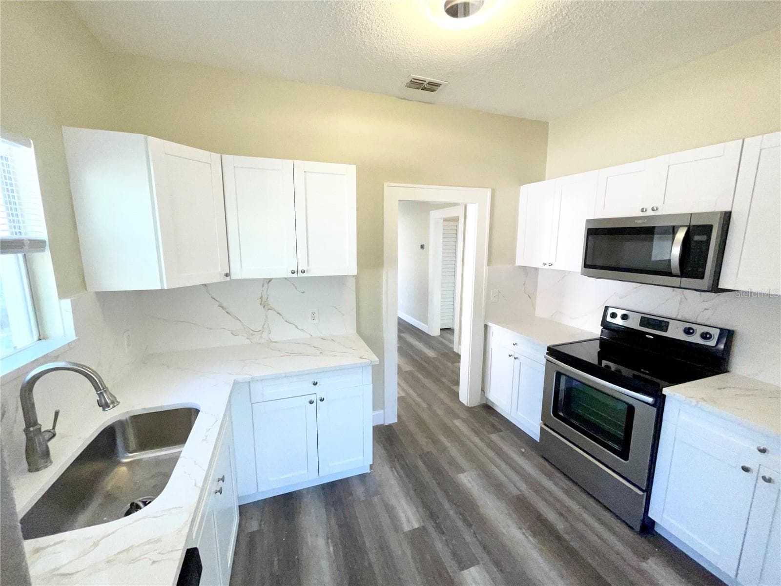 Single Family Residence at 1121 10TH AVE S, ST PETERSBURG, photo 12 of 15