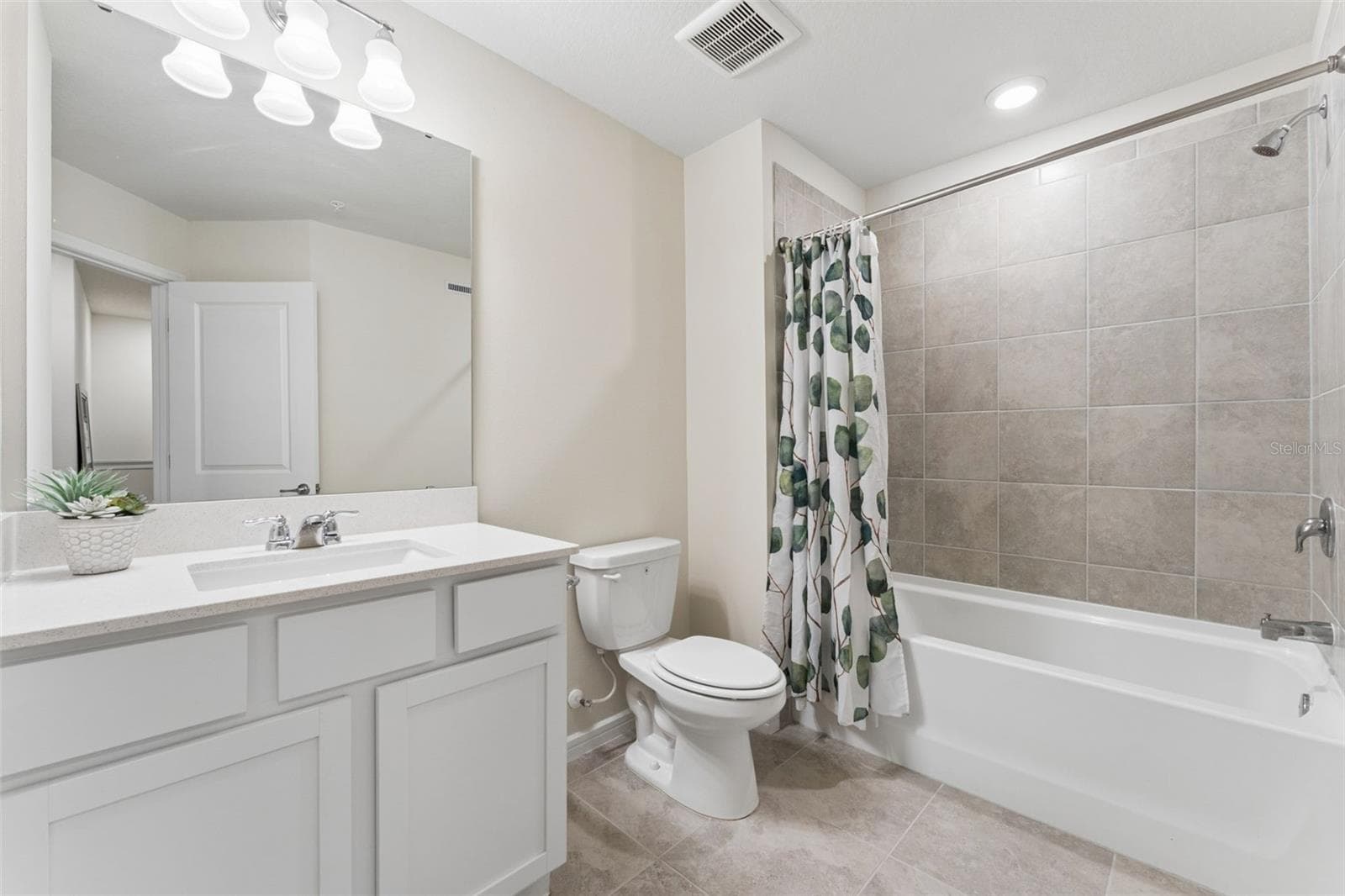 Guest Bathroom - 2017 CANNY CV, WINTER PARK