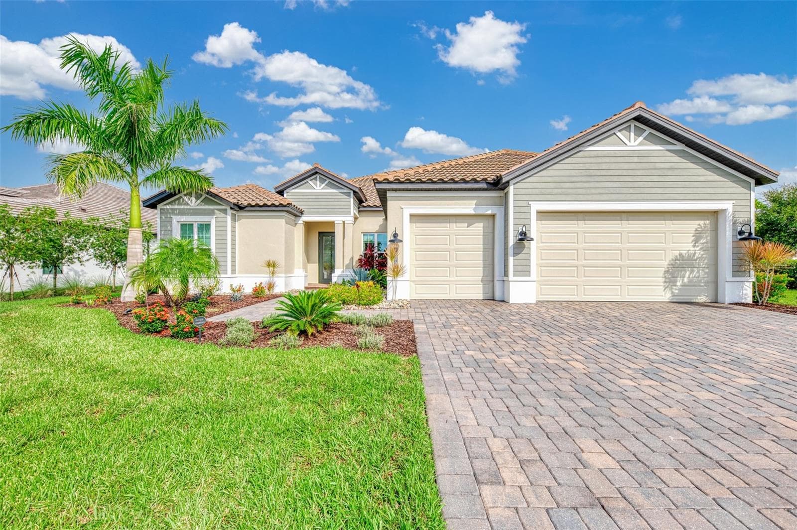 Single Family Residence at 18045 HOME RUN DR, VENICE, photo 4 of 100