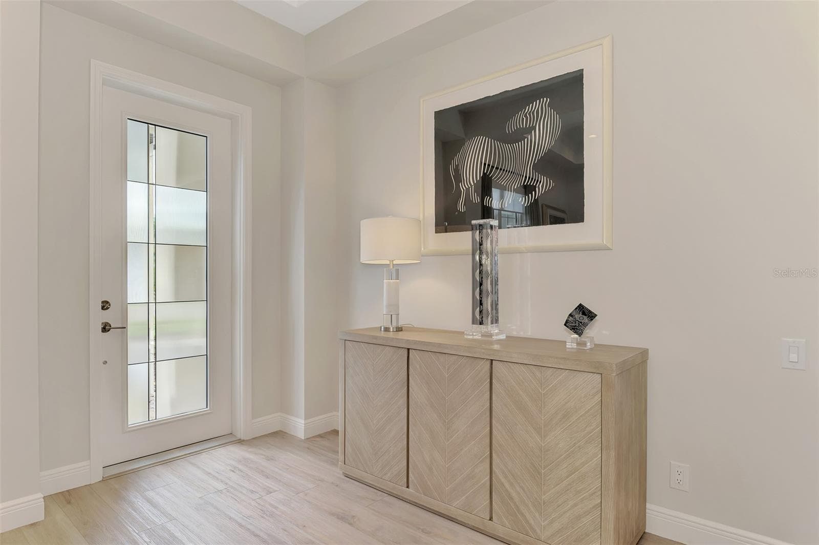 Single Family Residence at 18045 HOME RUN DR, VENICE, photo 6 of 100