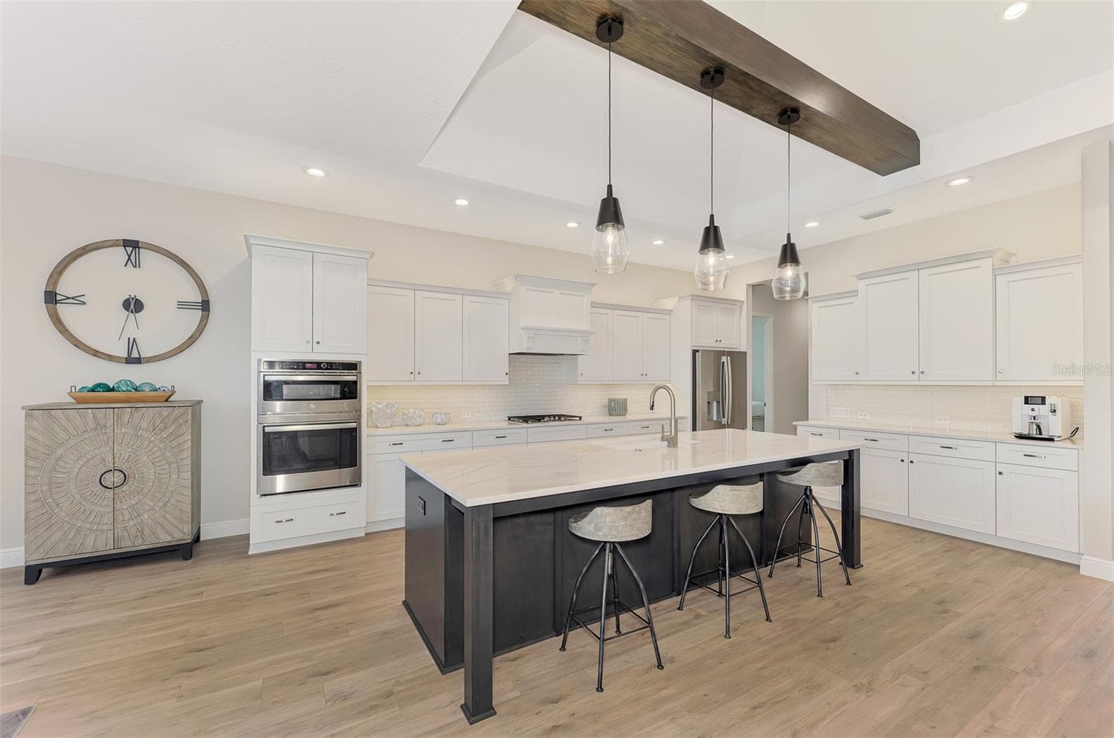 Single Family Residence at 18045 HOME RUN DR, VENICE, photo 14 of 100