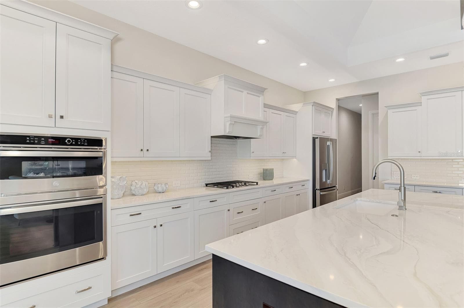 Single Family Residence at 18045 HOME RUN DR, VENICE, photo 19 of 100
