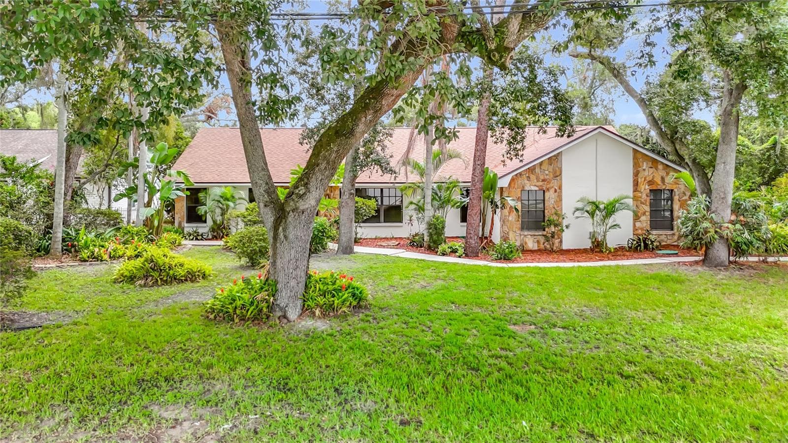Single Family Residence at 12721 N ARMENIA AVE, TAMPA, photo 2 of 82