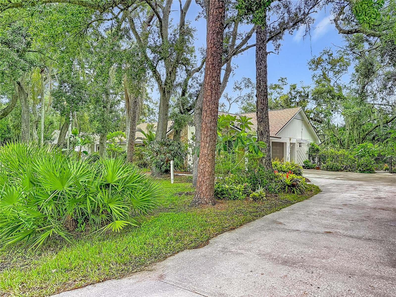 Single Family Residence at 12721 N ARMENIA AVE, TAMPA, photo 4 of 82