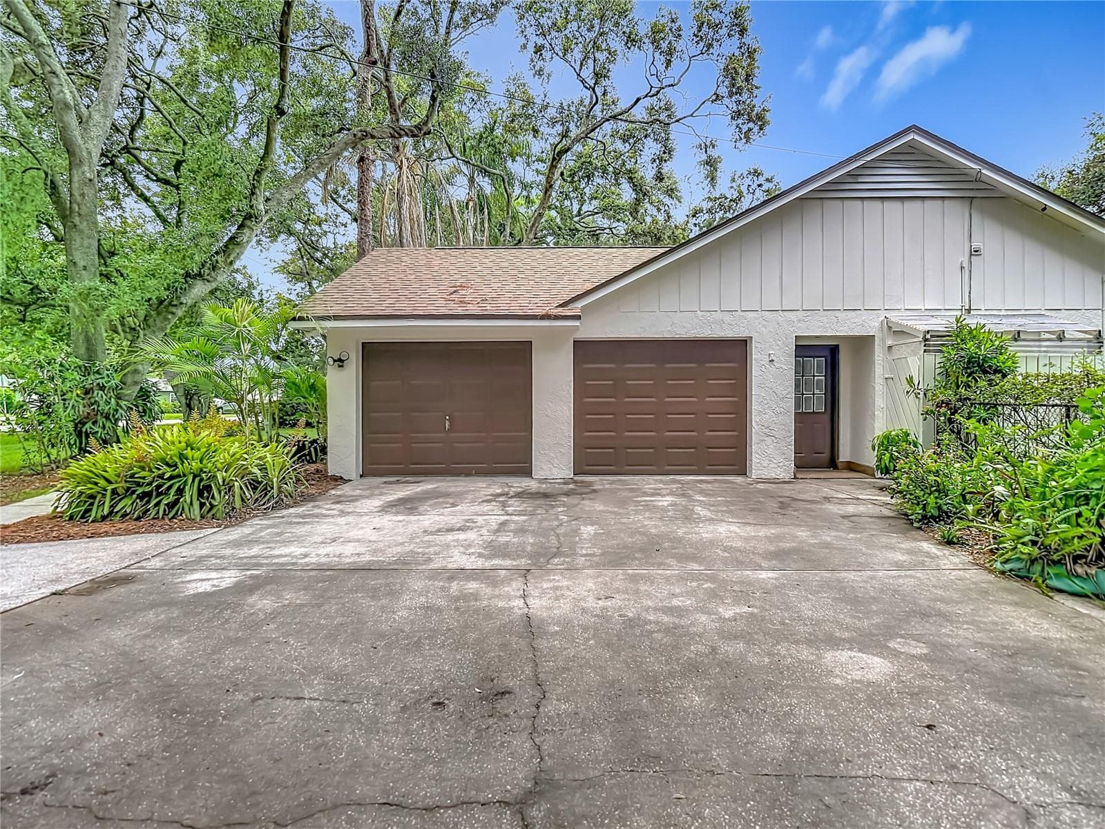 Single Family Residence at 12721 N ARMENIA AVE, TAMPA, photo 9 of 82