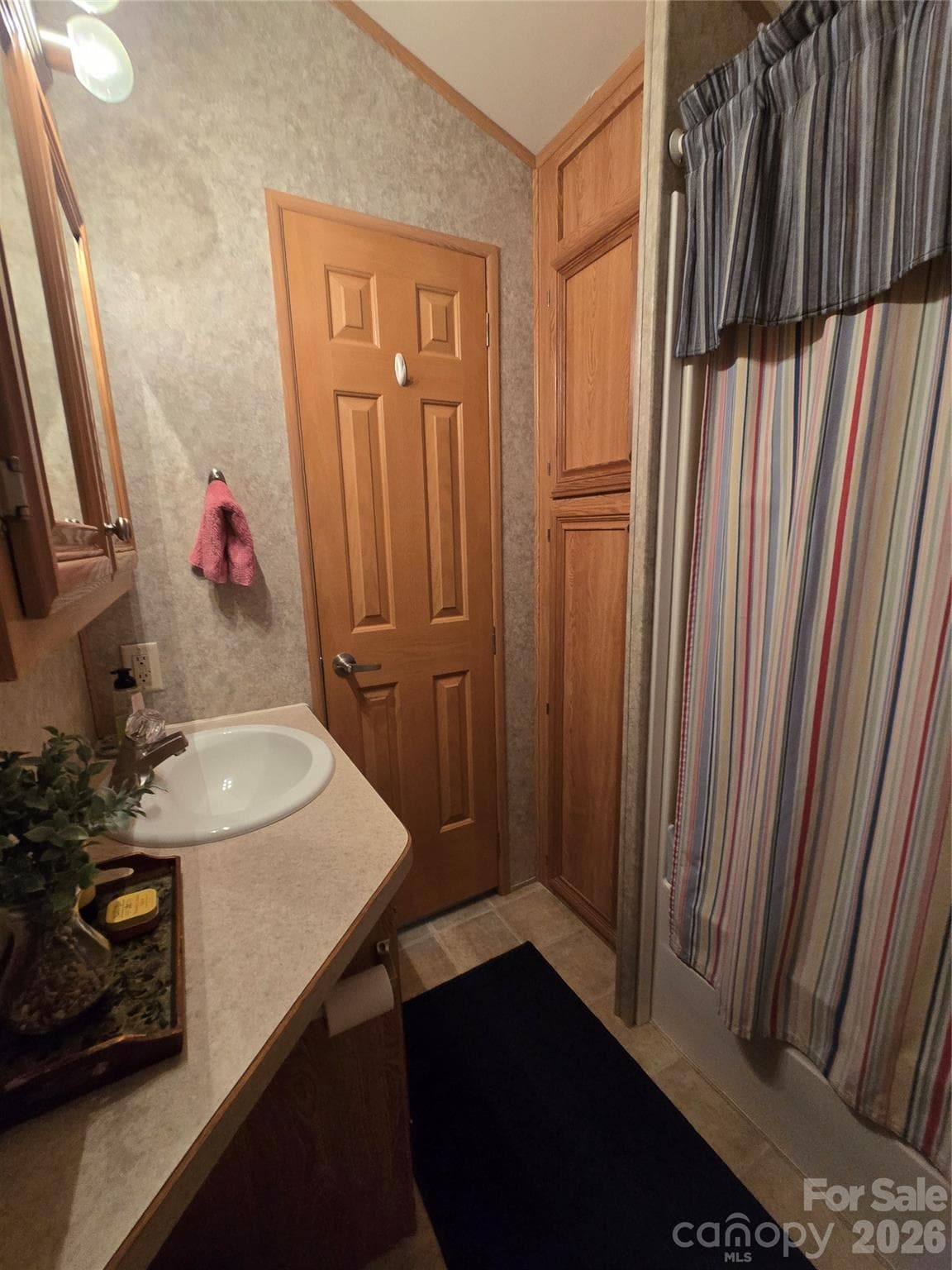 VIEW of Bathroom showing another entrance, with access to the primary bedroom. Tub with new shower head. - 110 Twin Bluff Trail, Mount Gilead