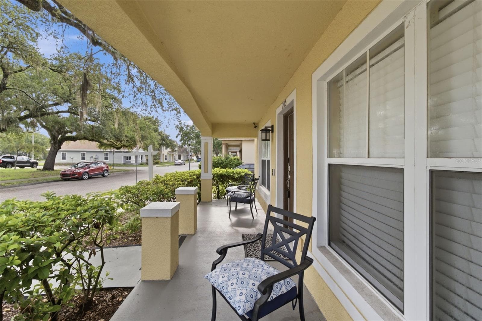 Covered Front Porch - 205 E KIRBY ST, TAMPA