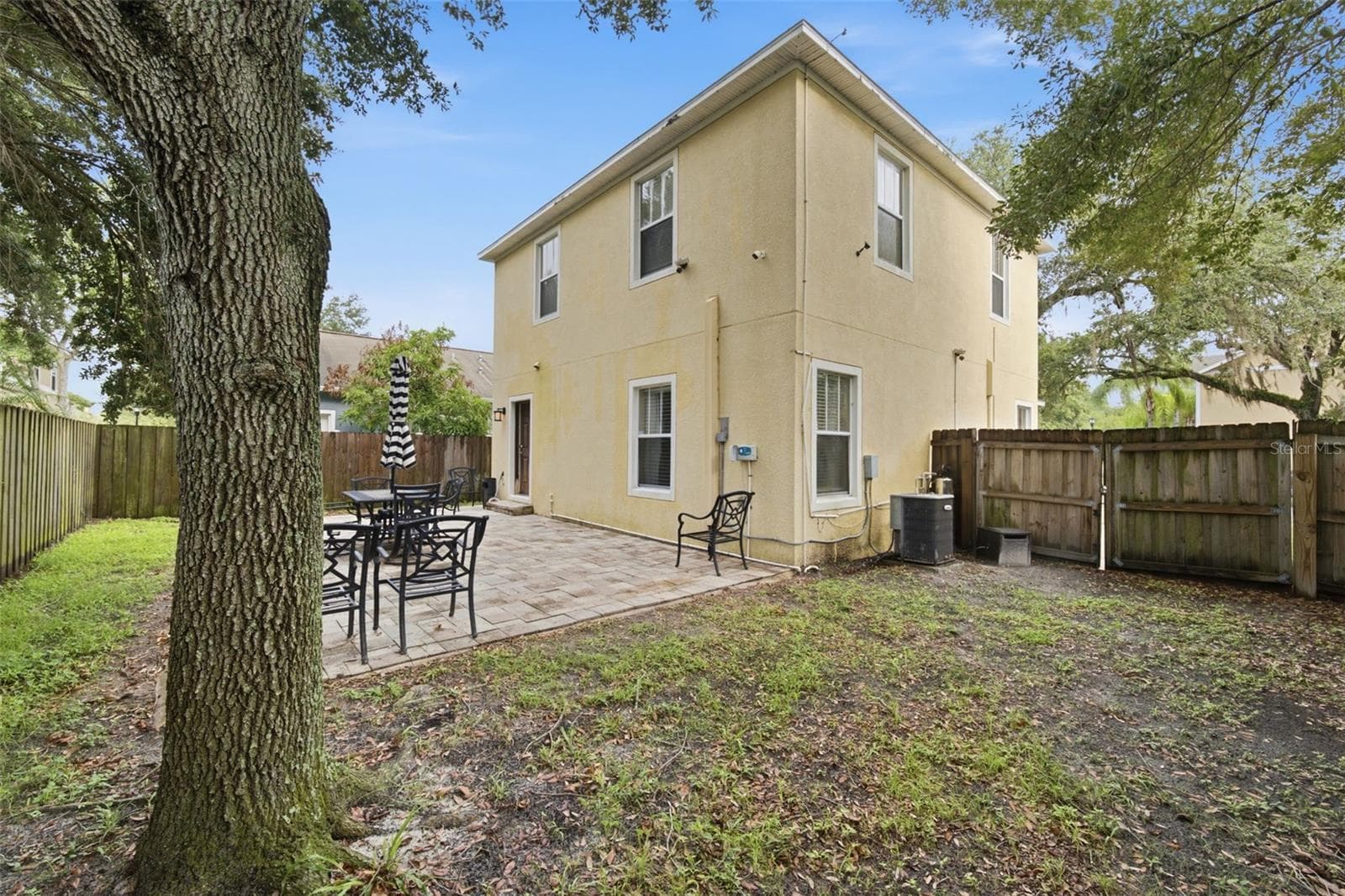 Fully Fenced Backyard with Seating, Water Softener and Privacy - 205 E KIRBY ST, TAMPA